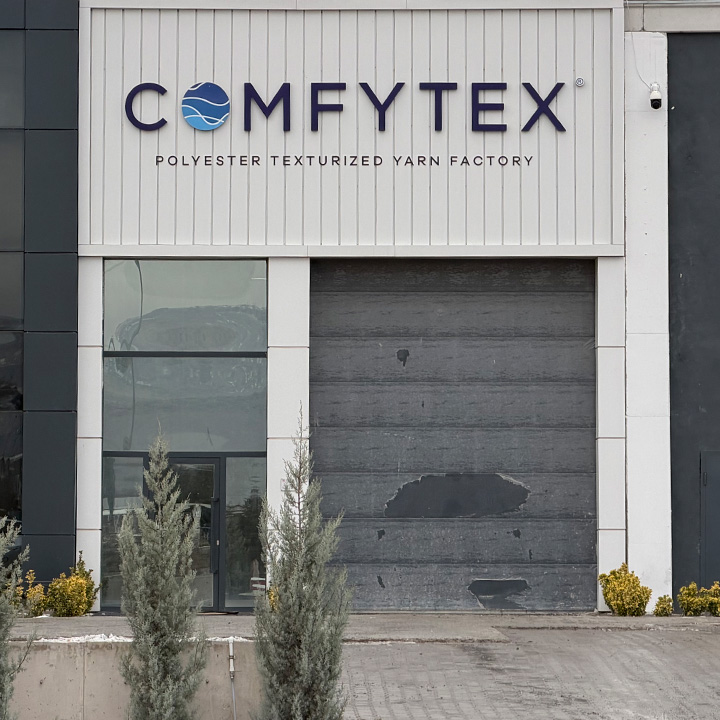 Comfyarn, ipliğin yalnızca bir hammadde olmadığını bilen bir ekibin ortak emeğidir.